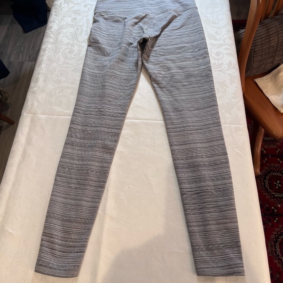 Women’s Athleta Grey Exercise leggings Size Small - Picture 9 of 9